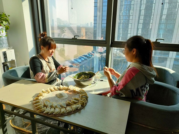 1640077434464922.jpg 包饺子.jpg